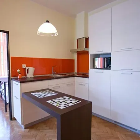 Golden Apartments&D8A